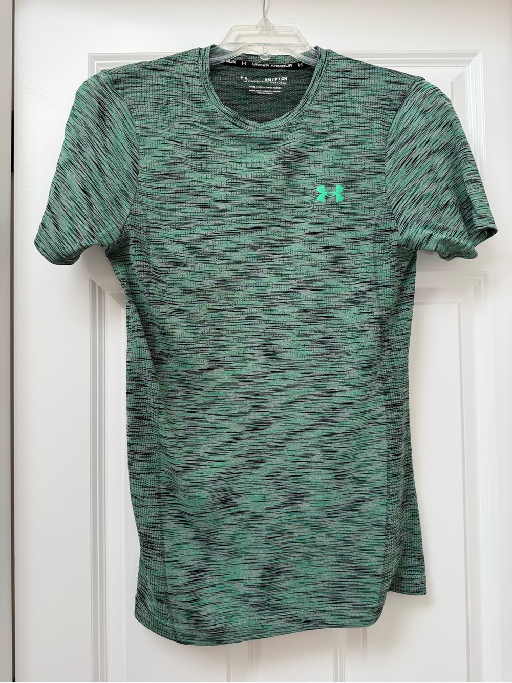 Under Armour green & black space-dyed  Vanish Seamless T-shirt features size S